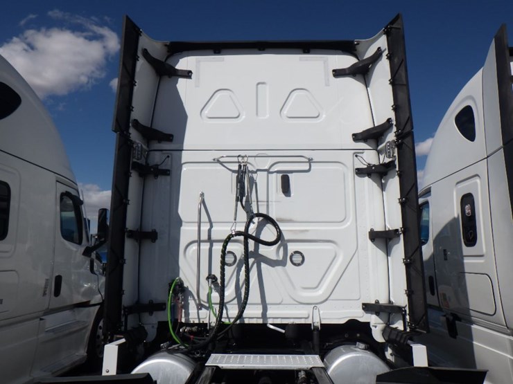 2024-freightliner-cascadia-126-image-14