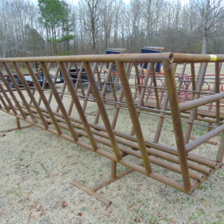 20' PIPE HAY FEEDER
