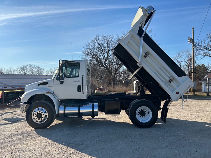 2013-international-durastar-4400-image-36