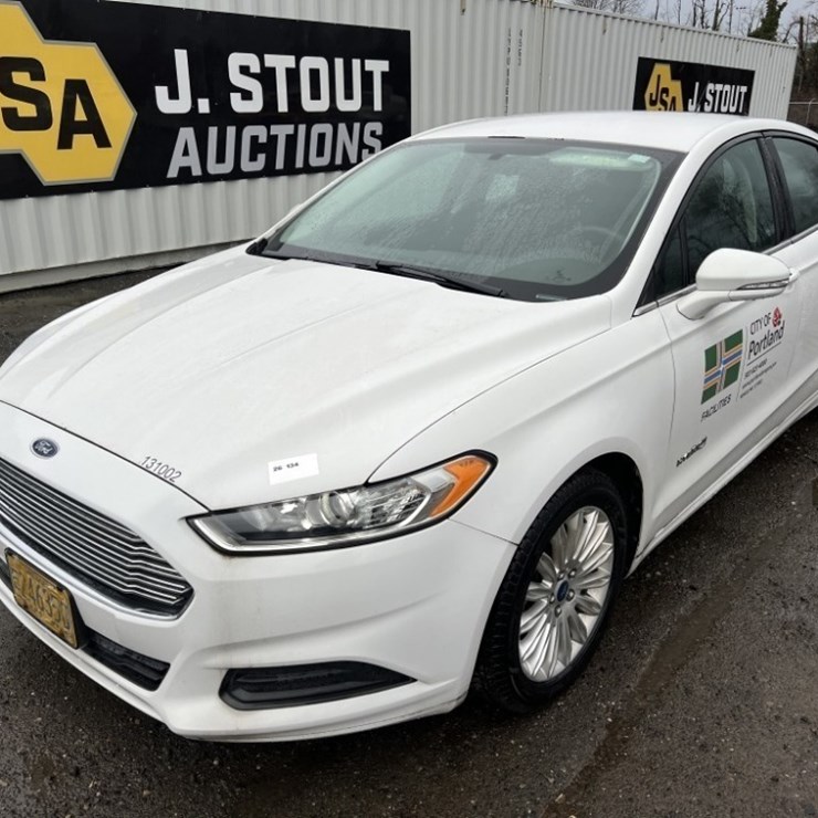 2013 Ford Fusion SE Hybrid Sedan