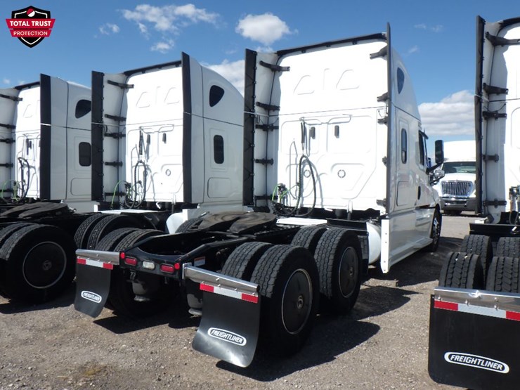 2024-freightliner-cascadia-126-image-10