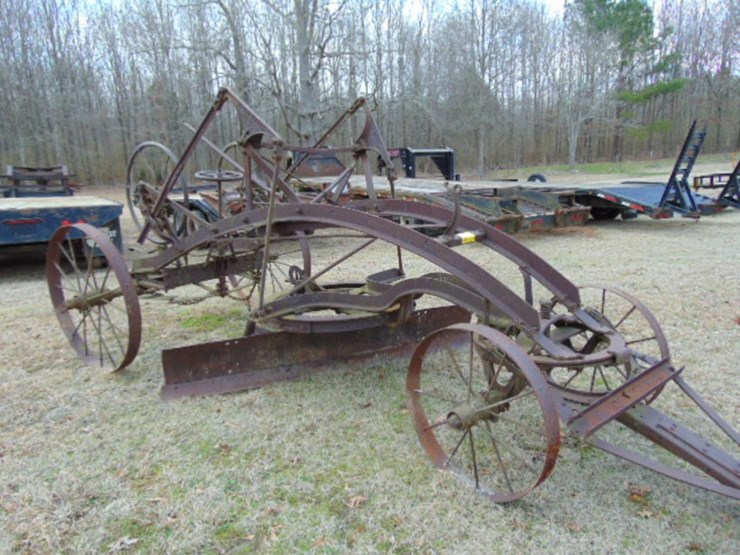 antique-road-grader-image-1