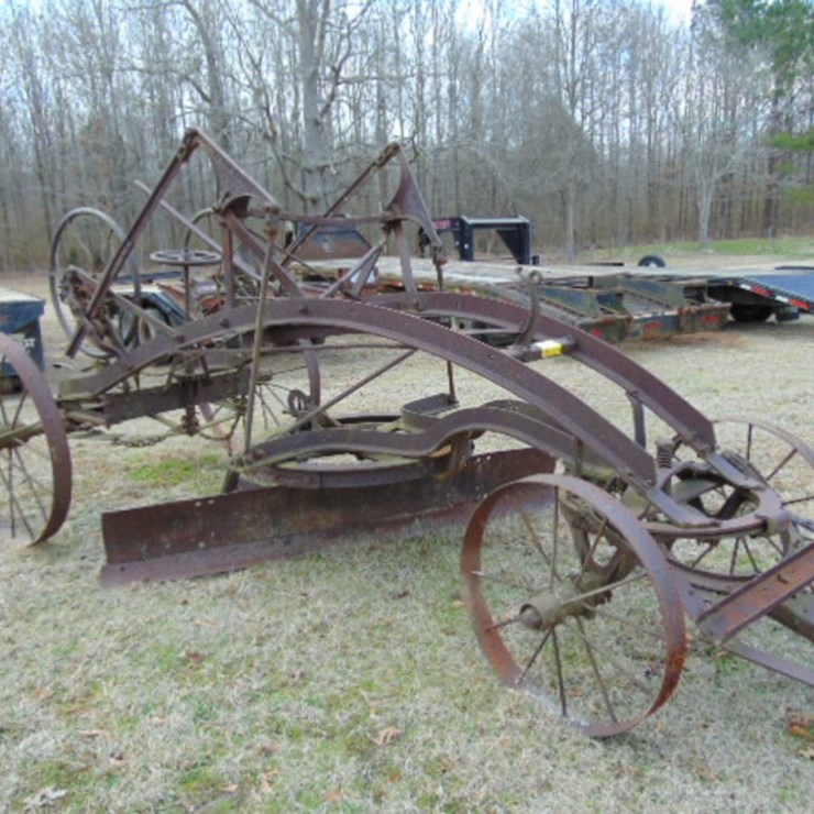 ANTIQUE ROAD GRADER
