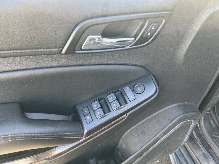 2015-chevrolet-tahoe-image-27