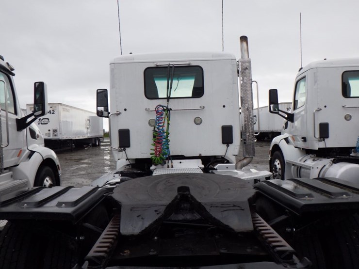 2017-peterbilt-579-image-9