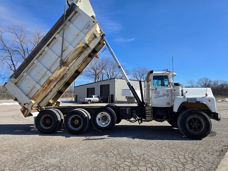 1998-mack-dm600-image-39