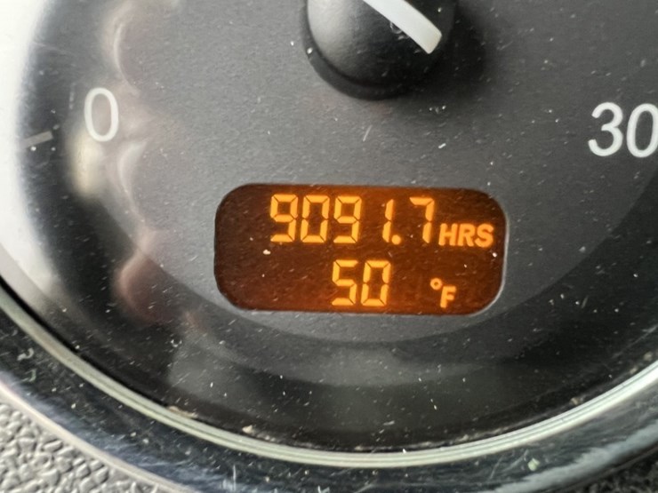 2017-peterbilt-389-image-26