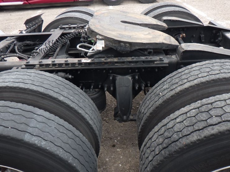 2015-freightliner-cascadia-113-evolution-image-14