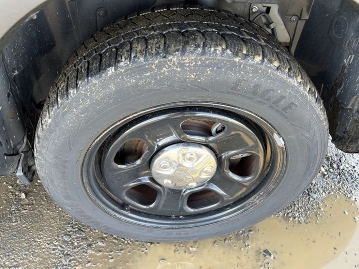 2016-ford-explorer-image-17