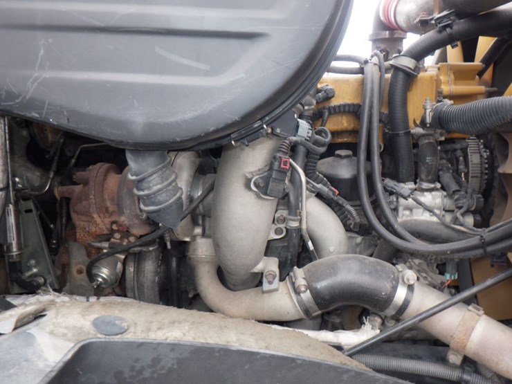 2012-caterpillar-ct660l-image-21