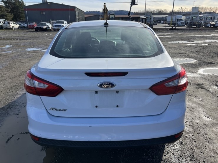 2014-ford-focus-sedan-image-5
