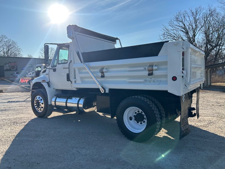 2013-international-durastar-4400-image-11