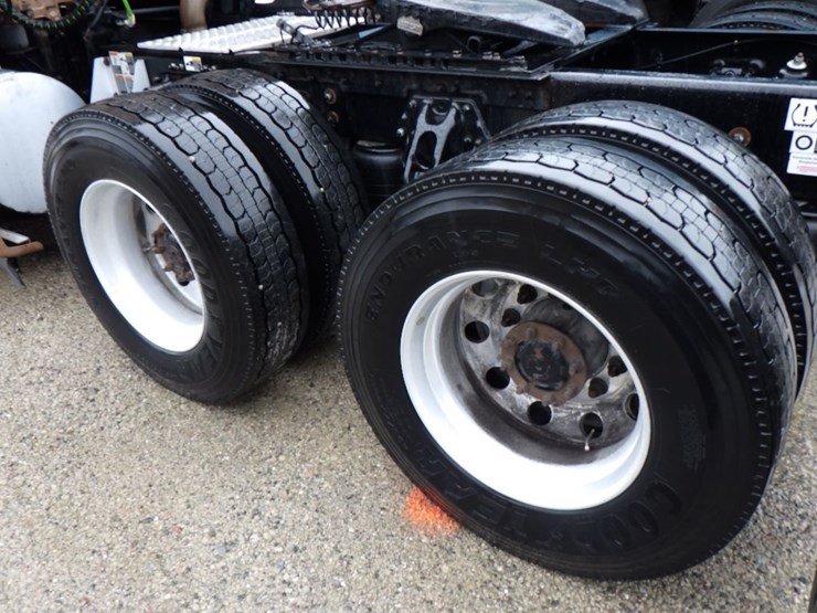 2022-kenworth-t680-image-15