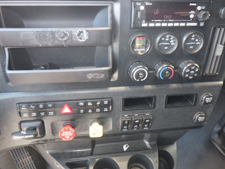 2024-freightliner-cascadia-126-image-20