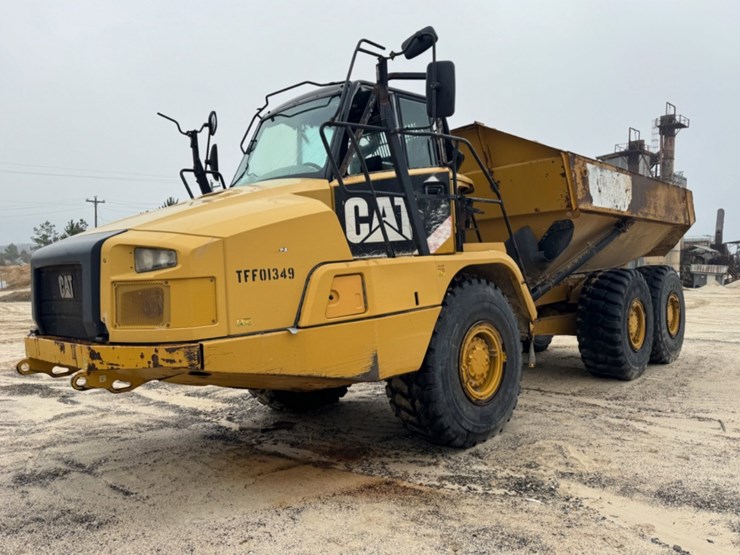 2016-caterpillar-730c-image-1