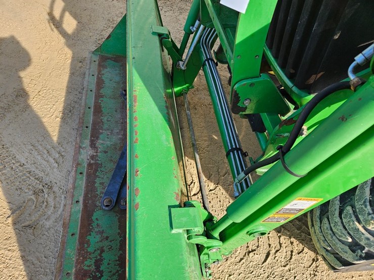 john-deere-3320-image-9