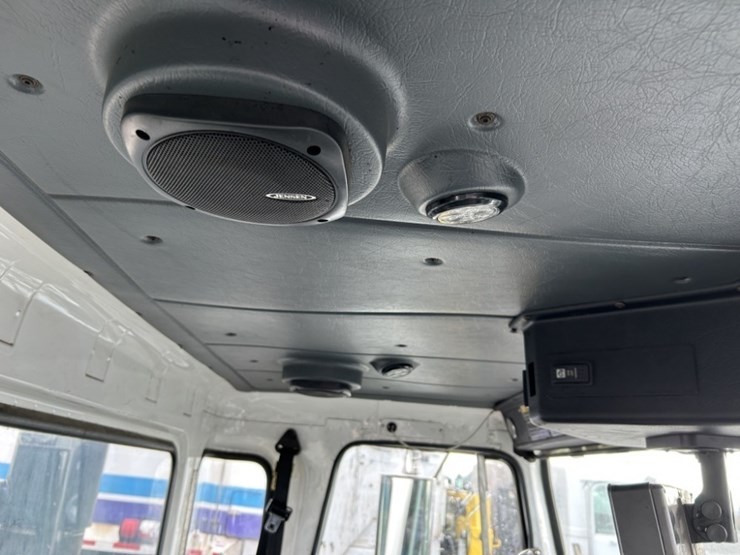 2010-autocar-xpeditor-image-31