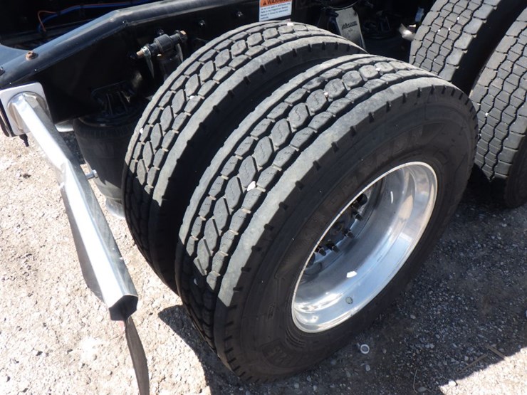 2024-freightliner-cascadia-126-image-9