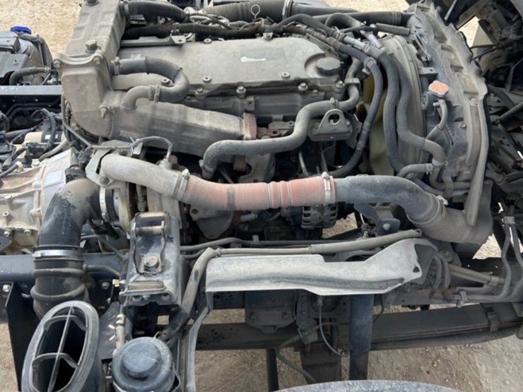 2020-isuzu-nqr-image-14