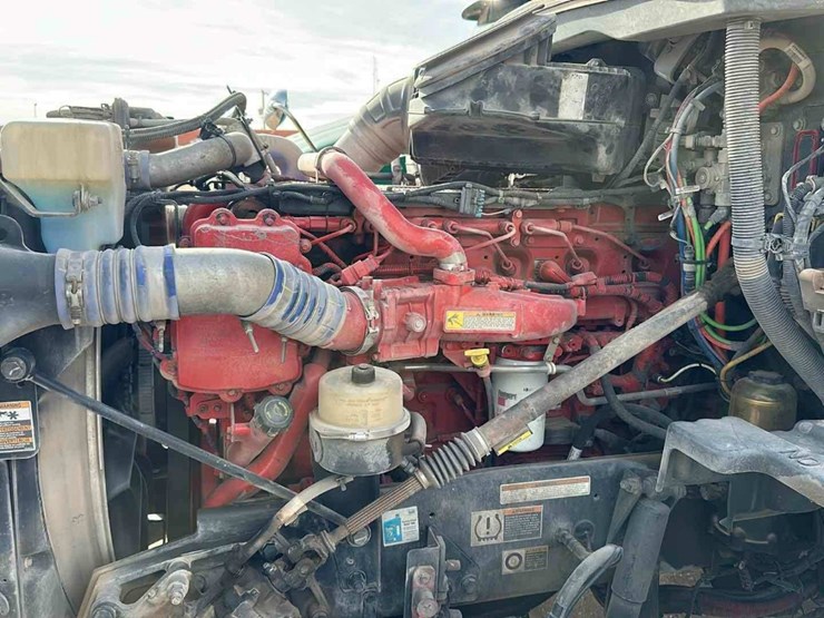 2016-peterbilt-579-image-2