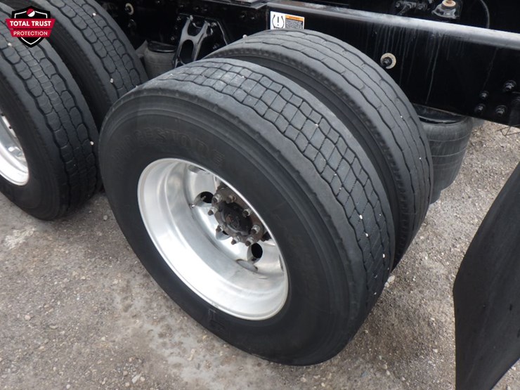 2022-kenworth-t680-image-12