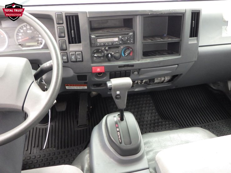 2020-isuzu-nrr-image-17