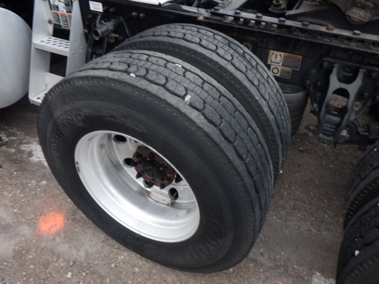 2022-kenworth-t680-image-12