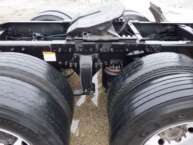 2013-freightliner-cascadia-125-image-8