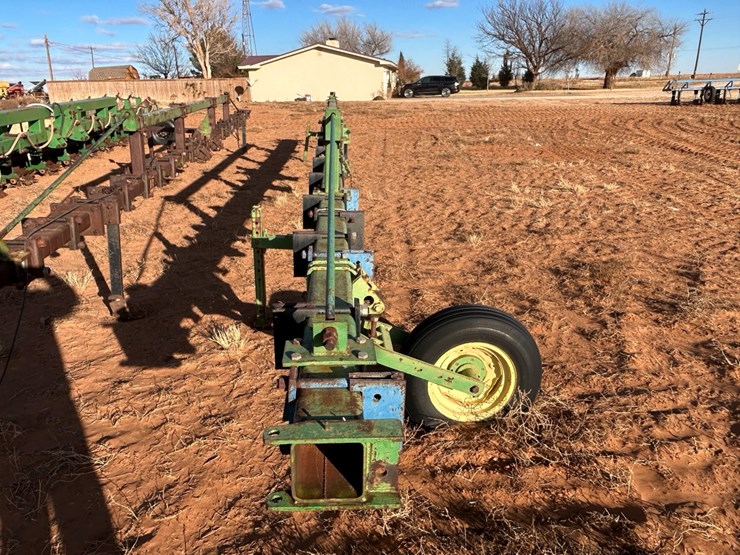 john-deere-7300-image-4