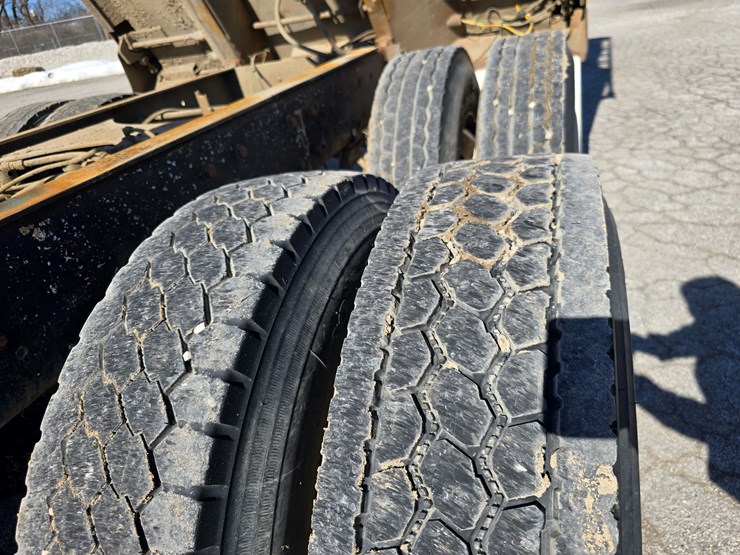 2001-mack-rd688s-image-80