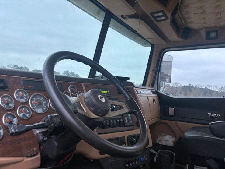2015-western-star-4700-image-15