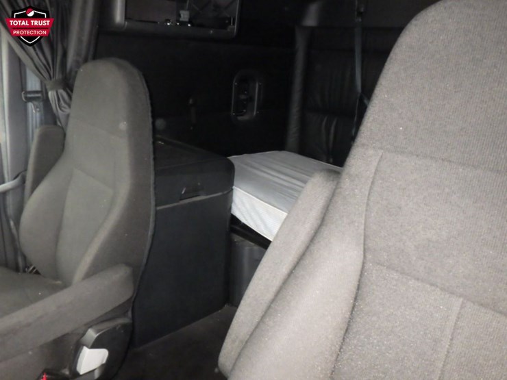 2023-freightliner-cascadia-126-image-19