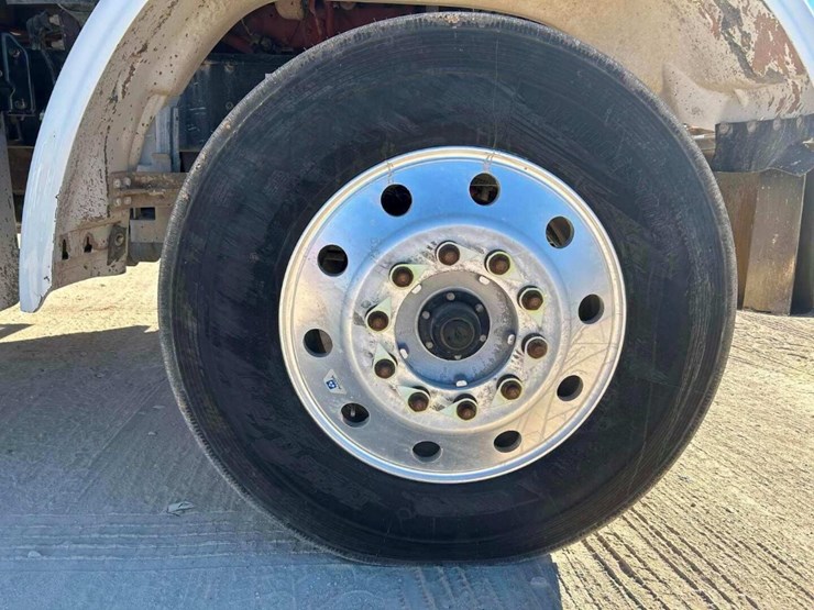 2016-peterbilt-365-image-11