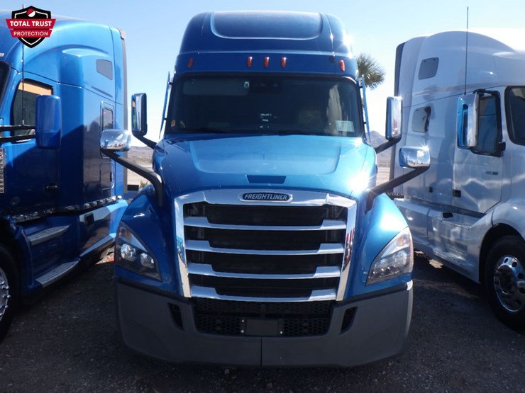 2021-freightliner-cascadia-126-image-2