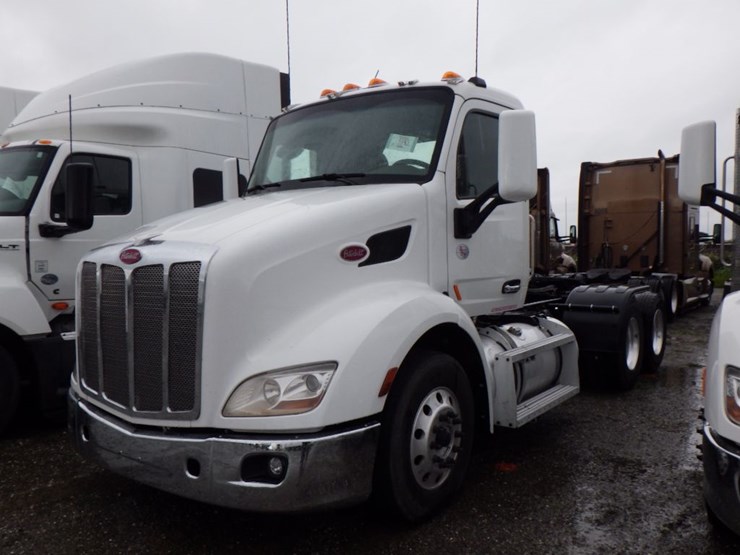 2017-peterbilt-579-image-1