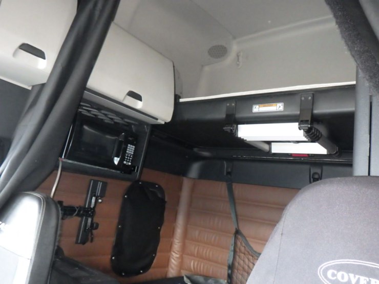 2023-freightliner-cascadia-126-image-22