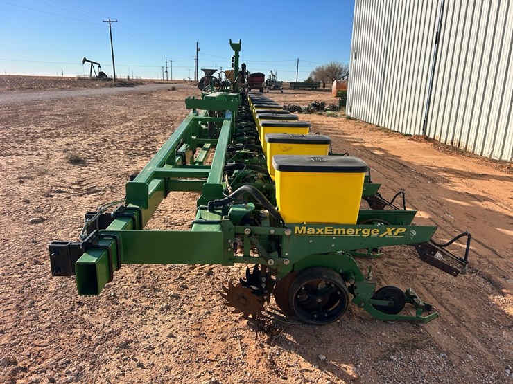 john-deere-1700-image-7