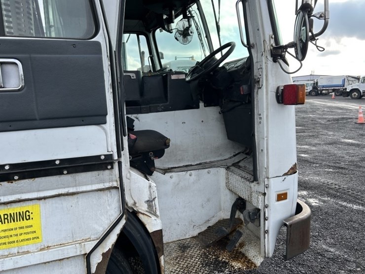 2010-autocar-xpeditor-image-27