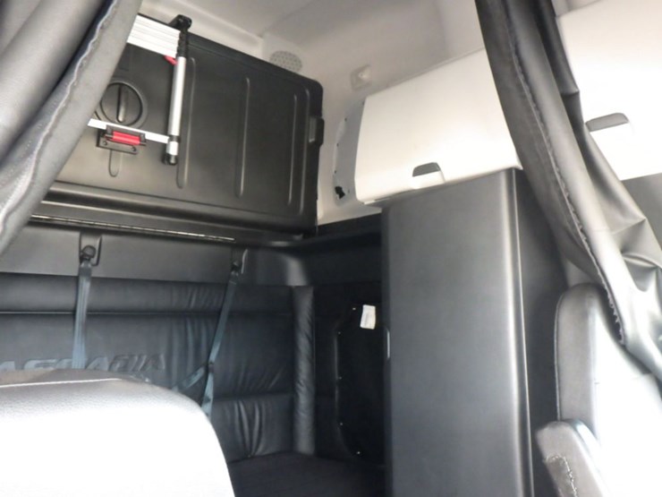 2024-freightliner-cascadia-126-image-4