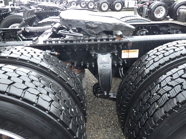 2020-freightliner-cascadia-126-image-18