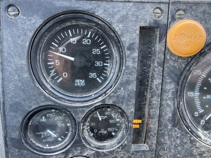 2005-freightliner-fc80-image-27