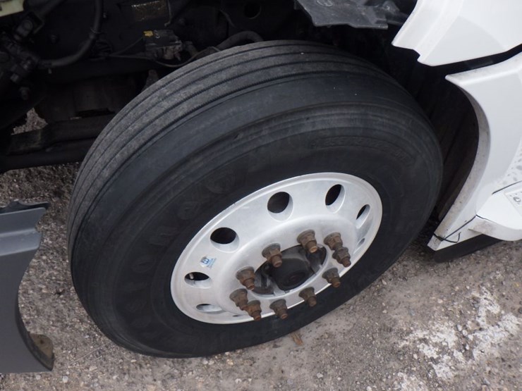 2022-freightliner-cascadia-126-image-22