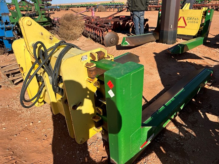 #44-•-sm-fab-bale-carrier-image-3