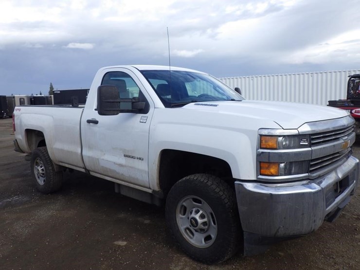 2016-chevrolet-2500hd-image-2