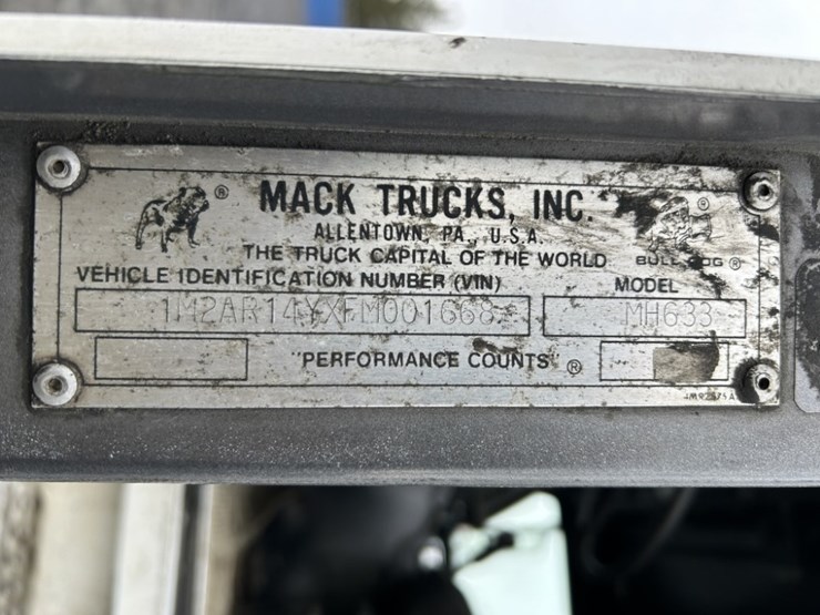 1985-mack-mh633-t/a-sleeper-truck-tractor-image-10
