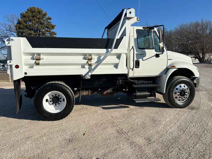 2013-international-durastar-4400-image-23