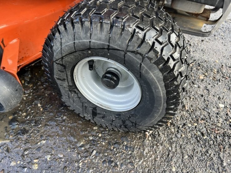 husqvarna-yth22v46-ride-on-lawn-mower-image-11