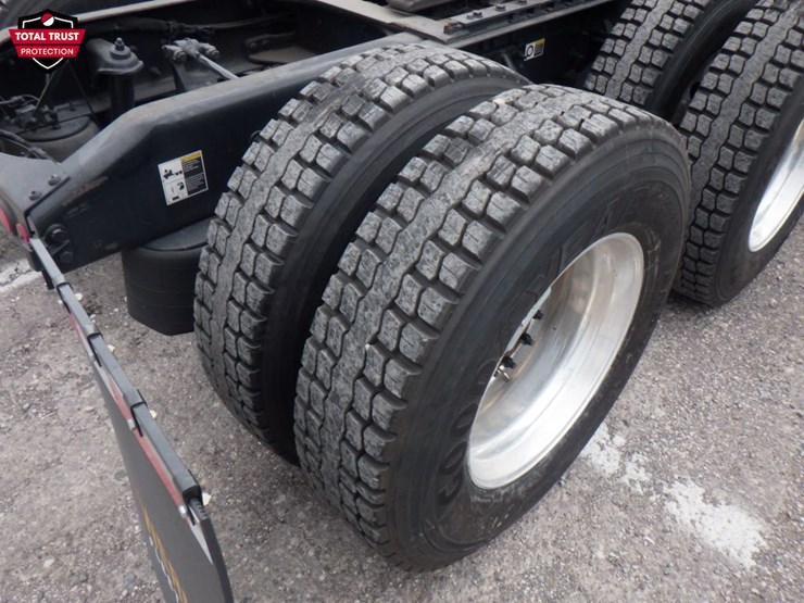 2022-peterbilt-579-image-6