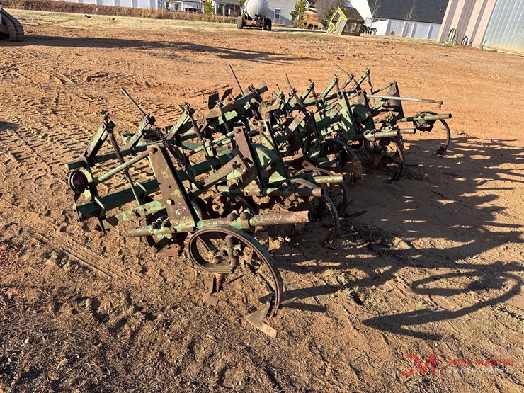 john-deere-12-image-3