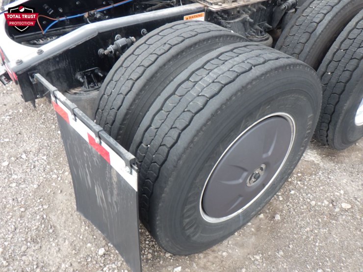 2023-freightliner-cascadia-126-image-6